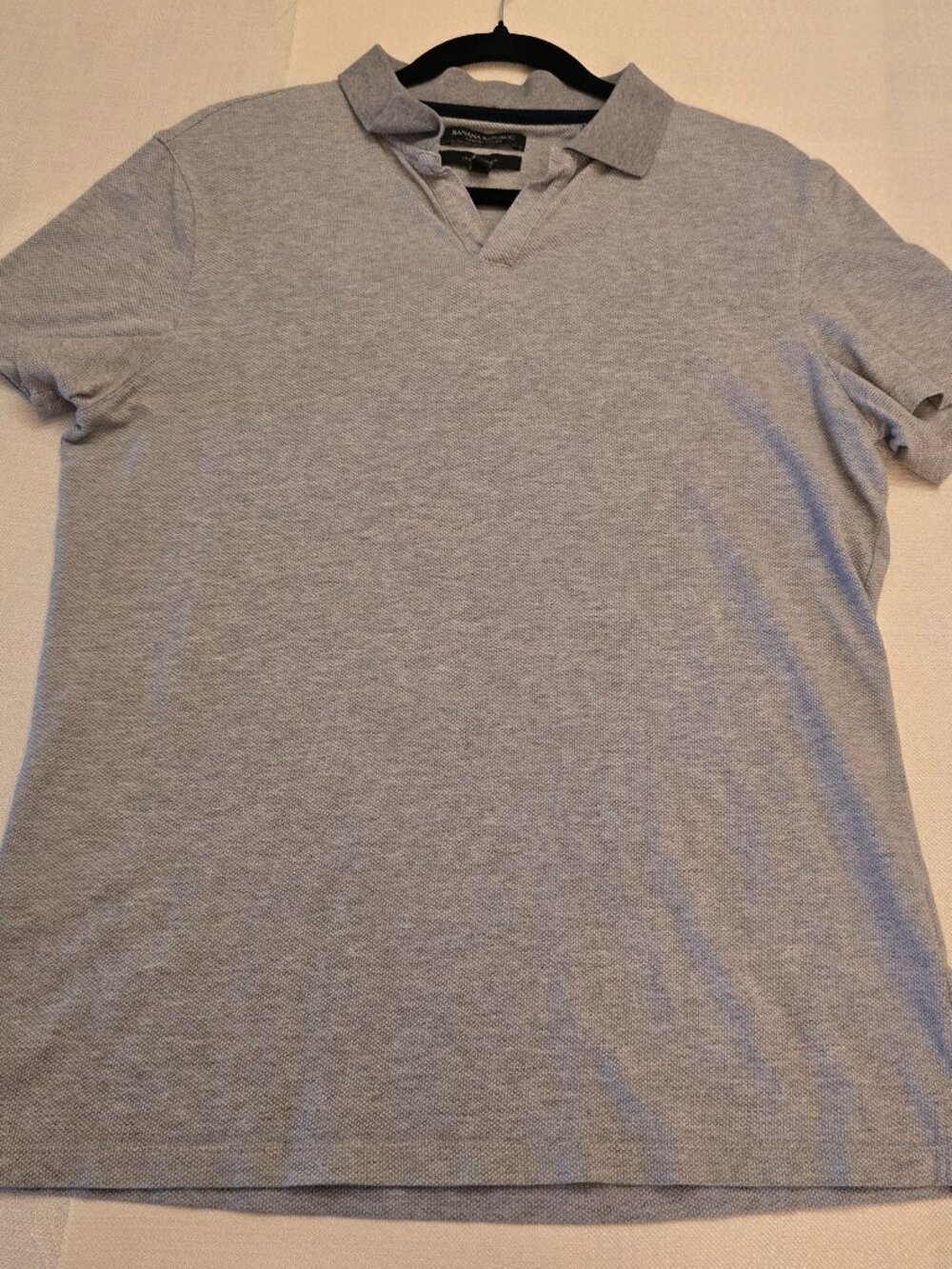 Quiet-Luxury Banana Republic grey polo